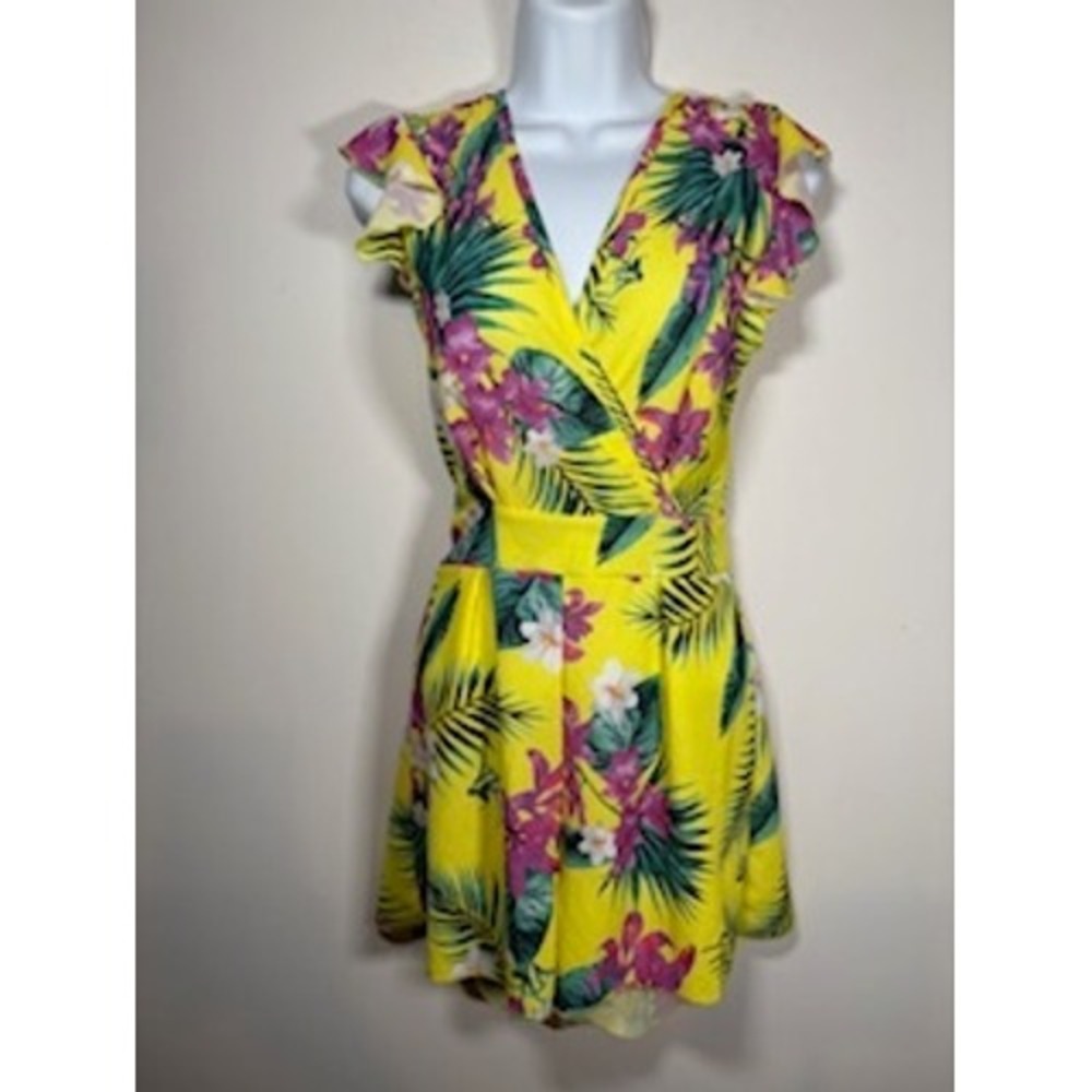 NEW PrettyLittleThing Floral Romper Size 6 Yellow‎ Ruffle Cutout Tie Back Beach
